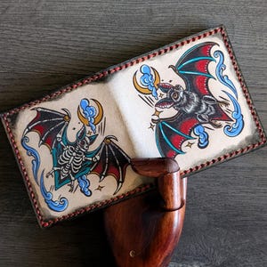 Cartera plegable de cuero con diseño de murciélago, estilo antiguo, estilo tatuaje tradicional americano
