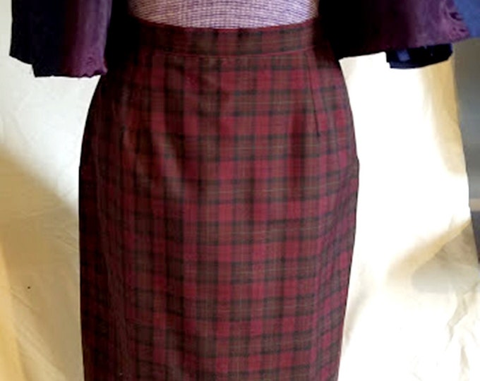 Beautifully Tailored Vintage 70's Wool Plaid Skirt