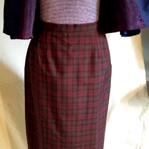 Beautifully Tailored Vintage 70&#39;s Wool Plaid Skirt