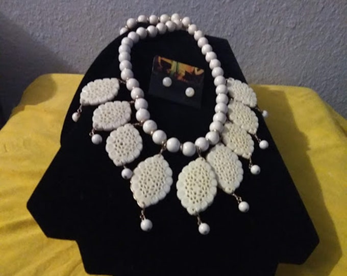 Unique Glass Beaded Vegan Ivory Ornamenatl Empress Set