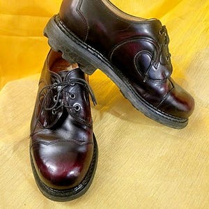Fluevog 10 - Etsy display picture 1