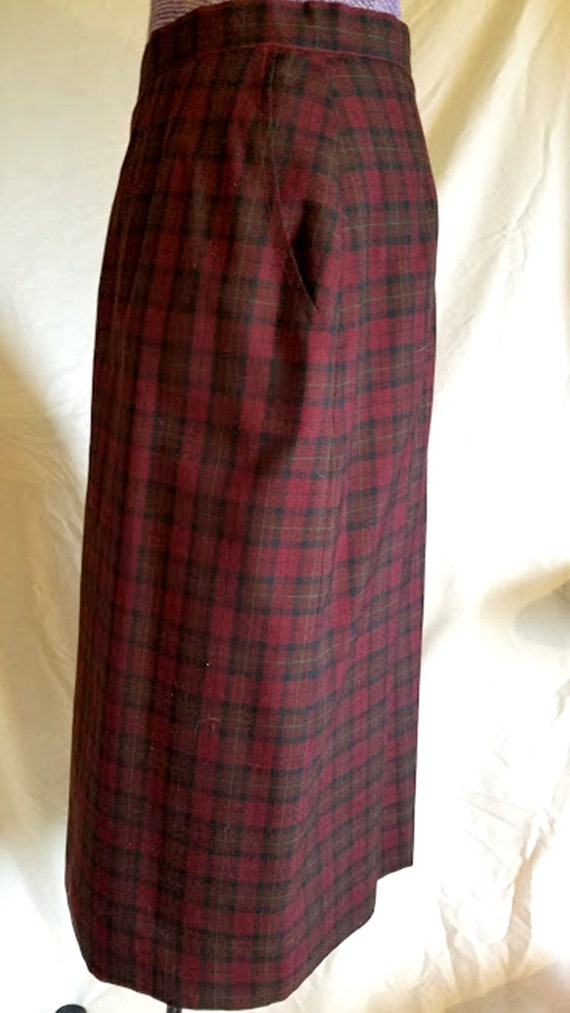 Beautifully Tailored Vintage 70's Wool Plaid Skirt - image 3