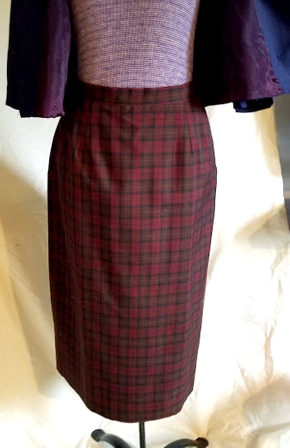 Beautifully Tailored Vintage 70's Wool Plaid Skirt