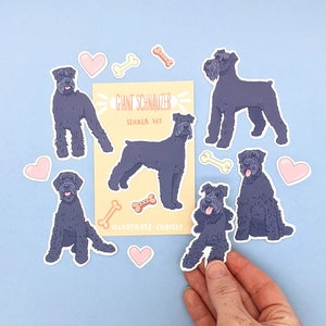 Könnte beinhalten: Ein Aufkleber-Set mit Illustrationen von Riesenschnauzern in verschiedenen Posen, Knochen- und herzförmigen Aufklebern. Das Set enthält eine Karte mit dem Text "Giant Schnauzer Sticker Set" und "Illustrate Chrissy" auf hellgelbem Hintergrund. Die Aufkleber sind auf hellblauem Hintergrund.