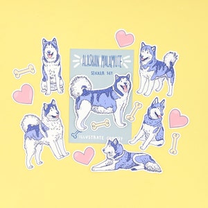 Puede incluir: Un conjunto de ocho pegatinas con perros Alaskan Malamute en varias poses. Las pegatinas est&aacute;n sobre un fondo amarillo con corazones y huesos. El texto "Alaskan Malamute Sticker Set" est&aacute; en un rect&aacute;ngulo azul.