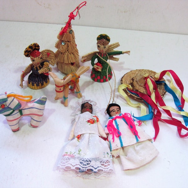 Vintage Straw Woven Rattan Cloth Christmas Ornaments Rustic Mexico Ecuador Native South American 8 Pieces Basket