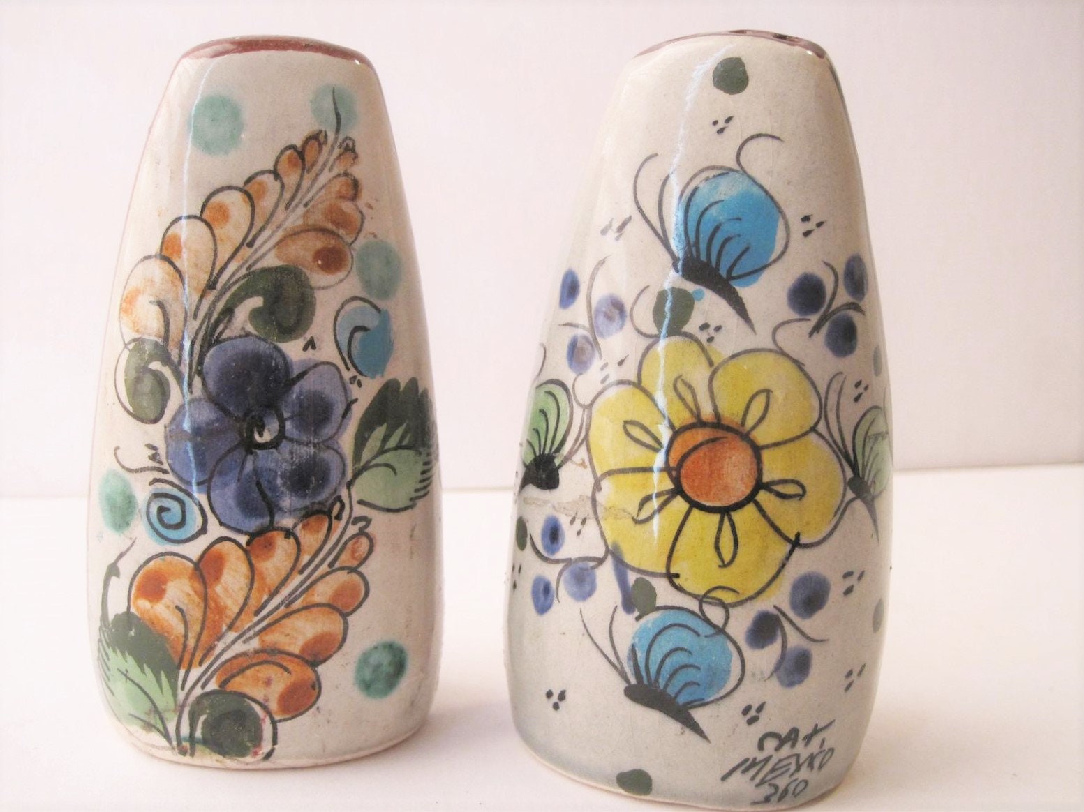 Mexican Folk Art Ceramic Tonala Salt /& Pepper Shakers-Butterfly Designs