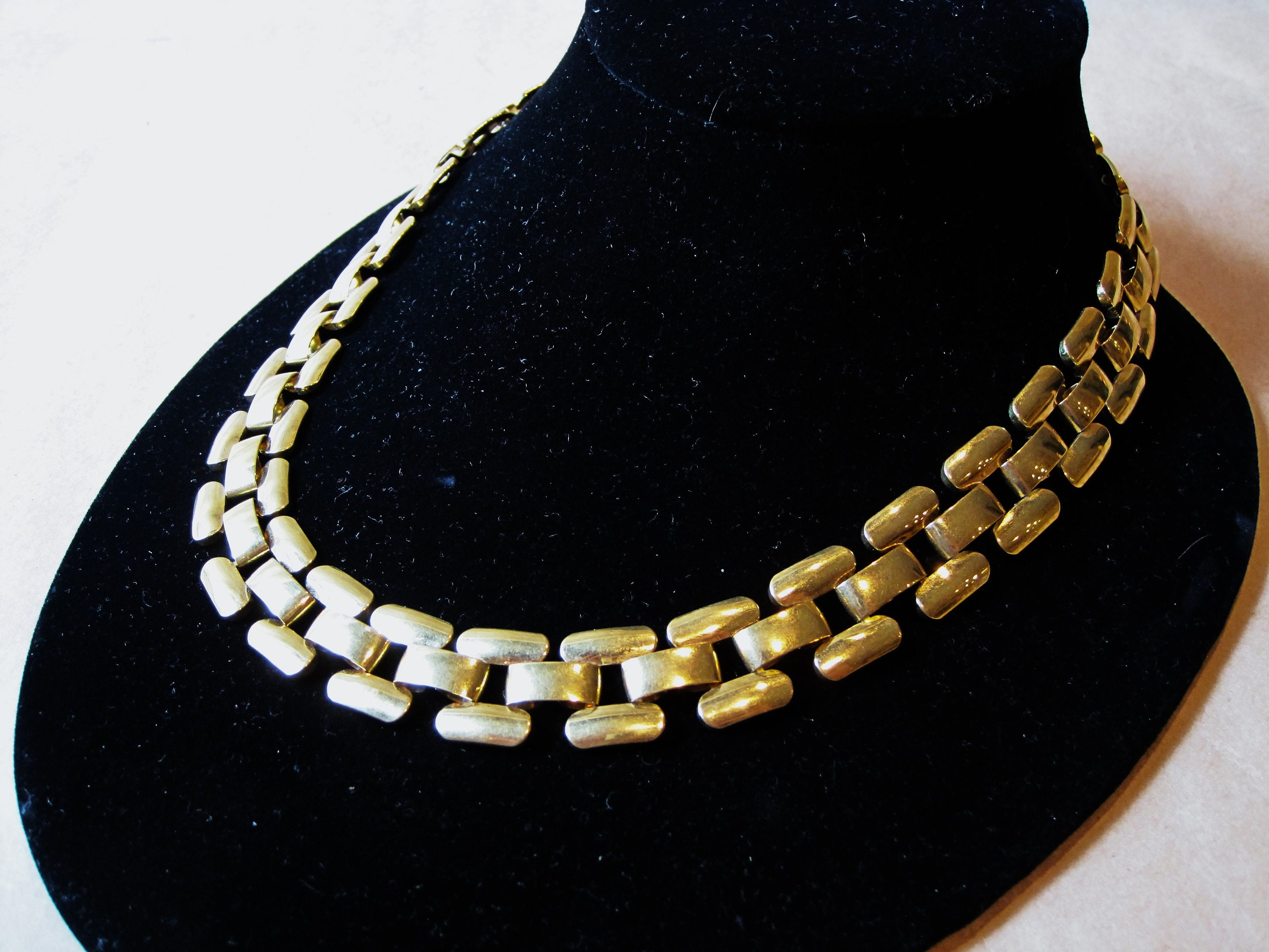 80s Chanel Vintage Medallion Necklace 17 Choker Yellow Gold Tone Graduated