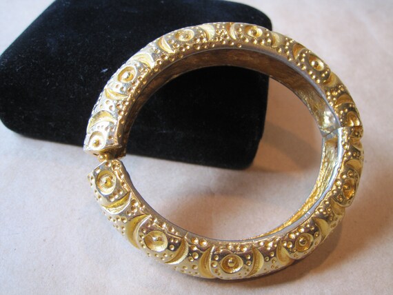 Vintage Kenneth Jay Lane Gold Plated Clamper Brac… - image 4