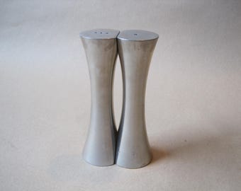 Vintage Nambe Studio Kissing Salt & Pepper Set Sculptural Tapered Polished Alloy Shakers Danish Modern 6086 Karim Rashid 1995