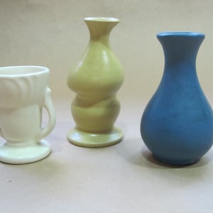 Set of Three Vintage Early California Pottery Mini Vase Shawnee Pigeon Forge Catlaina Style Small Vases Urn White Yellow Blue Matte Glaze