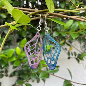 Orecchini in resina penzoloni in stile Nebula viola e oro rosa