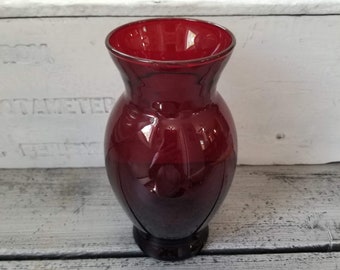 Vintage red vase, ruby red vase vintage, glass vase vintage, red glass vase, vintage glass vase red, vintage ruby red vase, red vintage vase