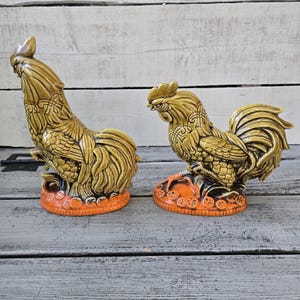 Vintage ceramic rooster set, Inarco Japan chicken, mustard yellow and orange rooster set Japan, retro chicken decor, vintage large roosters image 4