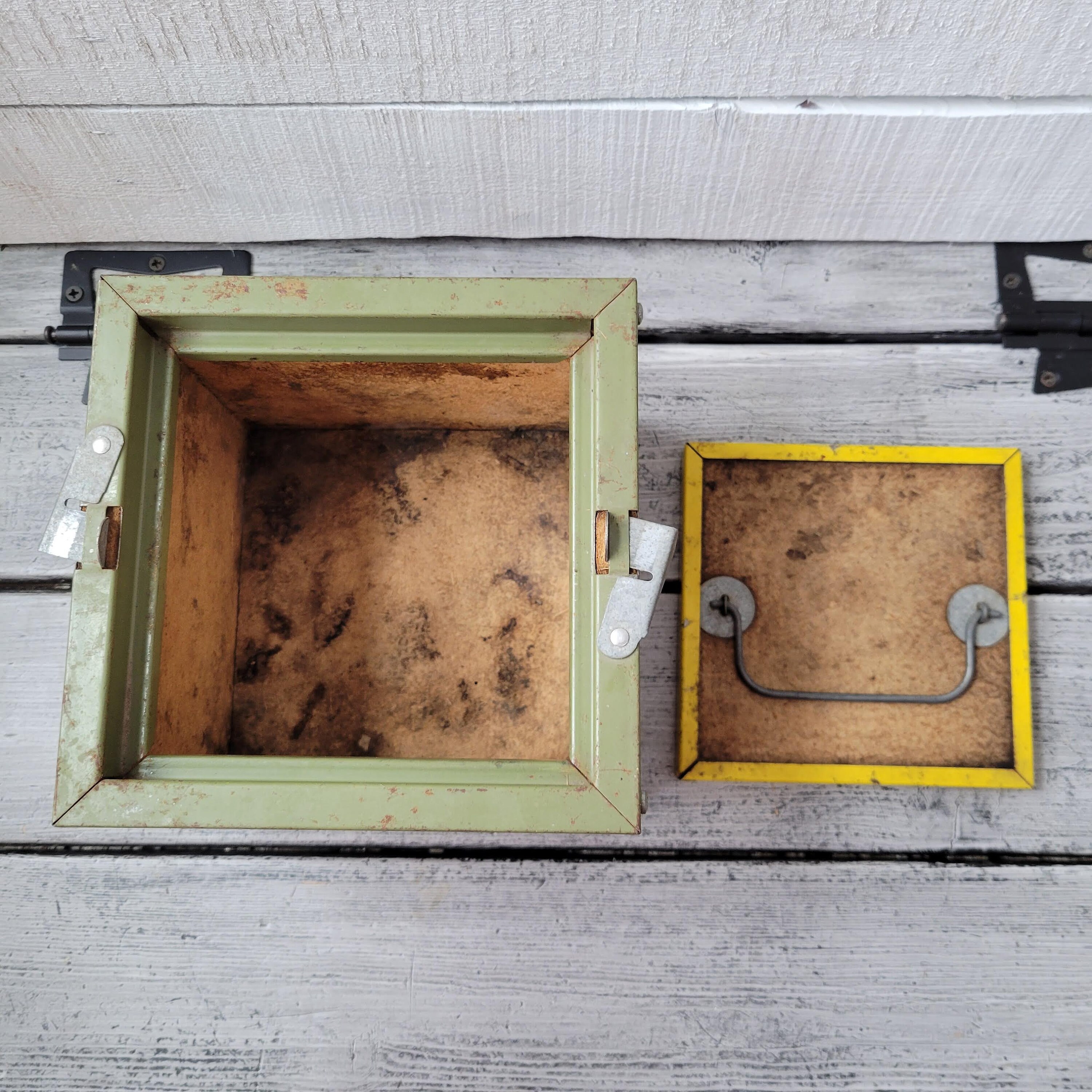 Vintage Bait Box Vintage Fishing Bait Canteen Box Bait Box Etsy