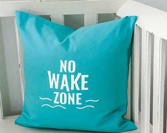Funda de almohada costera: diseño "Zona de no estela" pintado a mano, decoración náutica