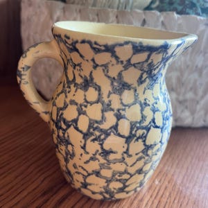Vintage Robinson Ransbottom Blue Spongeware 1pt Pitcher