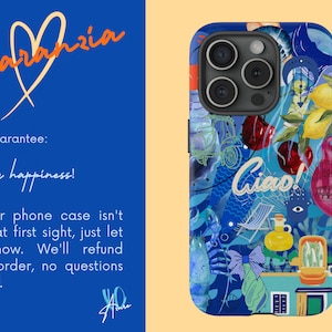Pu&ograve; includere: Una custodia per telefono blu con un design colorato che presenta limoni, ciliegie, uno scooter e la parola "Ciao!" in testo bianco.