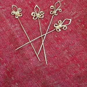 SCA, LARP Brass Pins. Veil Pins. Sewing Pinned needles. Dress Pins. Fleur de lis shape Pins. Medieval inspired Pins.
