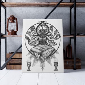 Op de afbeelding: Zwart-wit canvas print met een gedetailleerde illustratie van een figuur met meerdere armen in een cirkelvormig frame. Het kunstwerk bevat ingewikkelde details, symbolen en kelken, tegen een neutrale achtergrond. De print wordt weergegeven op een wit oppervlak.