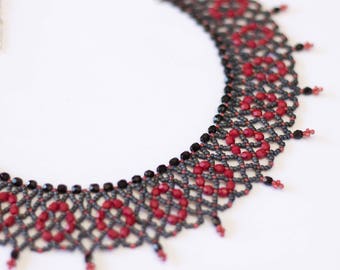 Beading patterns, beading tutorials, Beading tutorials and patterns, beaded necklace pattern, netting stitch necklace, DIY, Jewelry tutorial