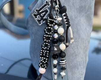 Llavero negro con cuentas de béisbol, dije para bolso de béisbol de Los Ángeles, dije para bolso neutro, llavero hecho a mano, regalo para ella, ambiente de medianoche