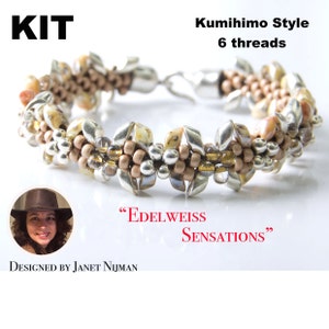Può includere: Un kit per realizzare un braccialetto di perline in stile Kumihimo con 6 fili. Il braccialetto è realizzato con perline marroni, dorate e argentate e ha una chiusura. Il kit si chiama "Edelweiss Sensations" ed è stato progettato da Janet Nijman.