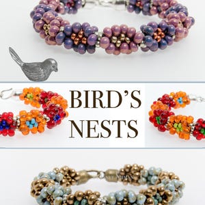 Pu&ograve; includere: Tre braccialetti di perline realizzati con la tecnica kumihimo. I braccialetti sono fatti con perline di diversi colori, tra cui viola, arancione, rosso, blu, verde e oro. I braccialetti sono tutti lunghi circa 18 cm. I braccialetti si chiamano "Nidi di uccelli".