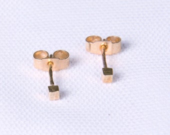 9ct yellow gold cube studs, small