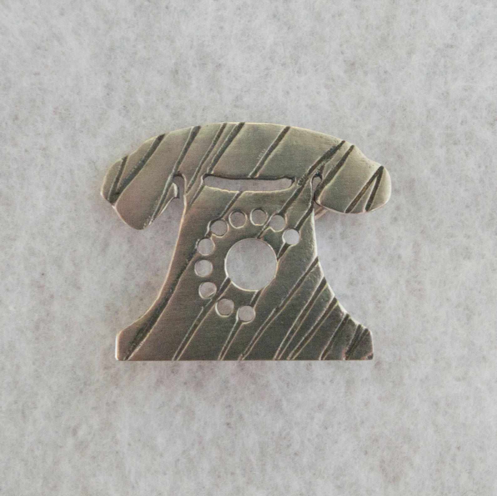 Broche Rétro Ancienne Grand Modèle Téléphone - Couleur Or Mat Et Brillant (réf 3489)