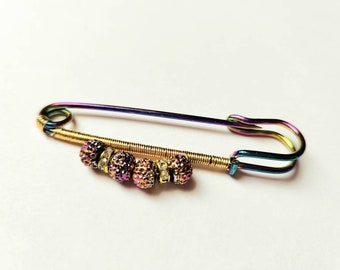 Purple and gold stock pin
