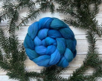 Whitefaced Woodland - "Tautropfen" - Handgefärbter Kammzug aus Wolle - Weiche Spinnfaser