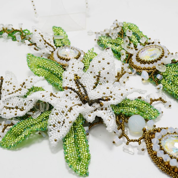 White and Green Flower Jewelry Set of 2, Beaded Floral Lily Jewelry, Necklace and Bracelet, Bridal Wedding Jewelry, Handwoven Jewelry Gift
