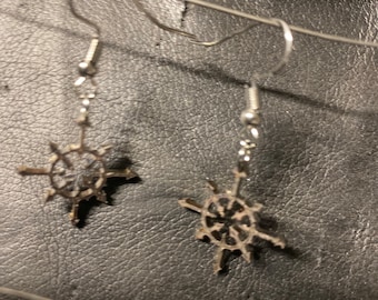Chaos star distressed pair small - earrings