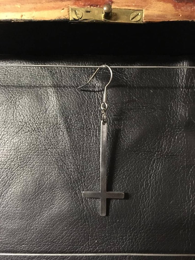 plain model Inverted cross earring