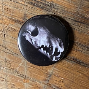Fox skull - 1” pin