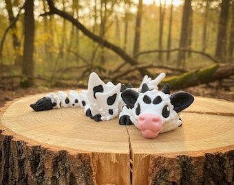 Juguete antiestrés articulado con forma de vaca dragón, compañero de escritorio impreso en 3D.
