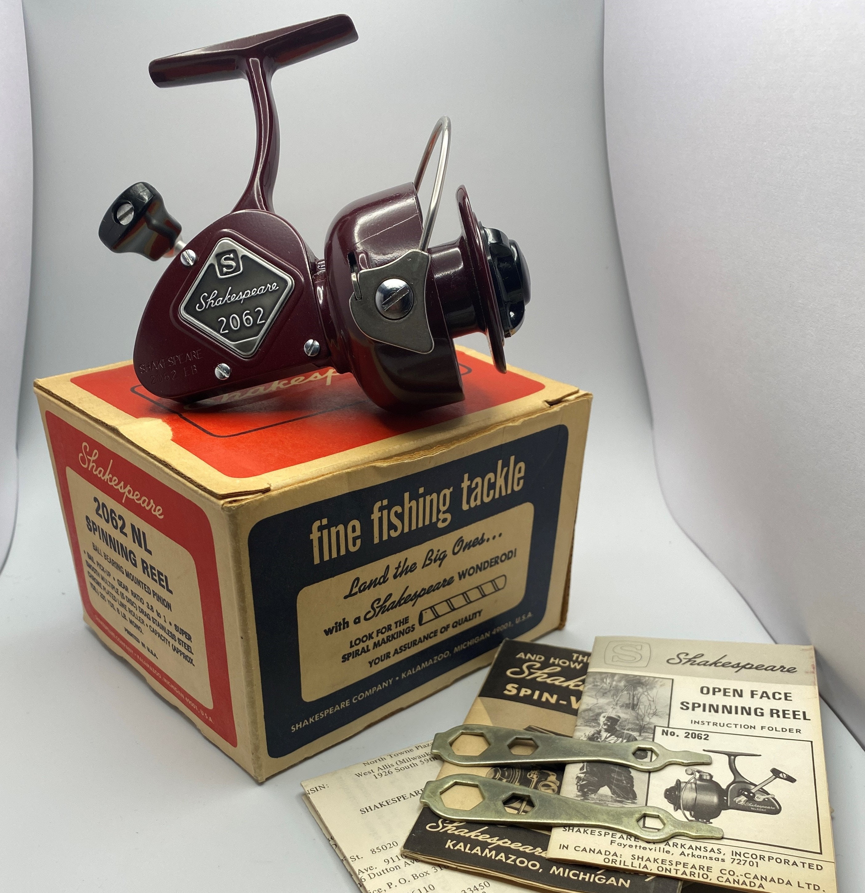 Vintage Shakespeare 2062 NL EB Spinning Fishing Reel Ball Bearing Pinion  Original Box Wrenches, Papers Near New 803 
