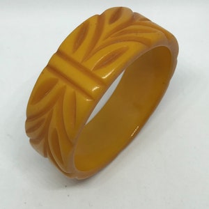 Vintage Heavy Carved Bakelite Butterscotch Bangle #42