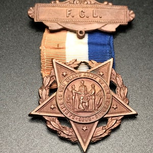 Antique GAR Grand Army of the Republic Ladies Medal 1886  # 642