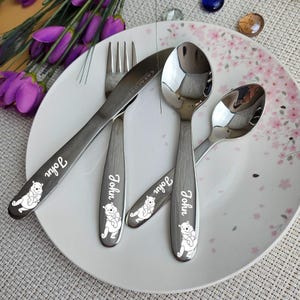Cubiertos personalizados para niños, juego de cubiertos con grabado, juego de cubiertos para niños de 4, cubiertos con personajes de dibujos animados, cubiertos para niños pequeños ~ 2 años en adelante