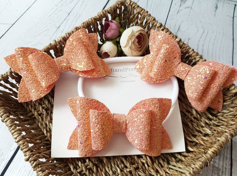 baby//girls hair bow//headband//hairband//bridal//babyshower//christening,gifts peach