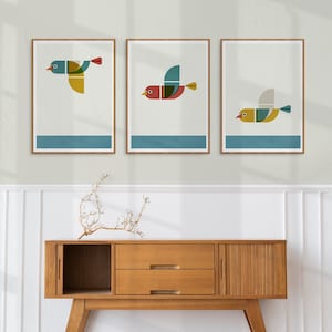 Set di 3 stampe murali di uccelli di metà secolo, illustrazione geometrica minimalista di animali per un arredamento nordico colorato, amanti del design grafico