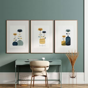 Set di 3 stampe da parete moderne di metà secolo, blu scuro e giallo senape, stampa botanica floreale scandinava, elegante decorazione grafica per la casa nordica