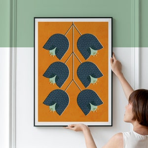 Moderne blaue Tulpenwandkunst der Mitte des Jahrhunderts, skandinavischer Retro-Blumendruck für ein nordisches Designhaus