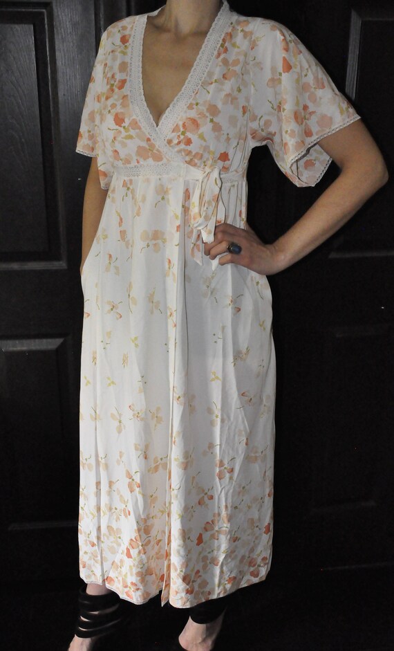 Vintage Floral Robe Housecoat 1970s