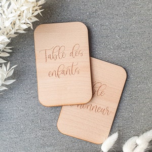 Houten tafelnummer voor landelijke bruiloft met tafelnaam (5 stuks) - LUBA
