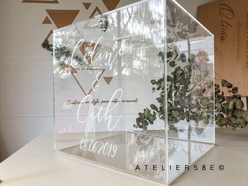 Counter Top Acrylic Lockable Display Cabinet 30 X 30 X 30cm Retail