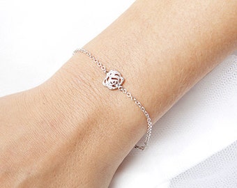 Bracelet mariée fleur , Bracelet de mariée romantique avec une petite rose, Rosy, Bracelet fleur doré ou argenté.