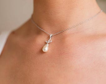 Collier mariée perles et fleur, Kate, Bijoux mariage perle blanche, Bijoux mariage gouttes, bijoux mariage, Collier perle ivoire.